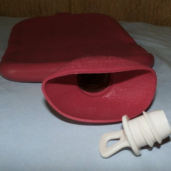 VINTAGE  Red  Rubber Hot Water Bottle By Faultless  Mint Condition - Picture 2 of 12